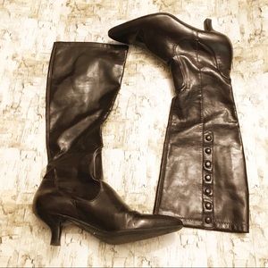 Franco Sarto Heeled Boots w/ Buttons in Brown 11